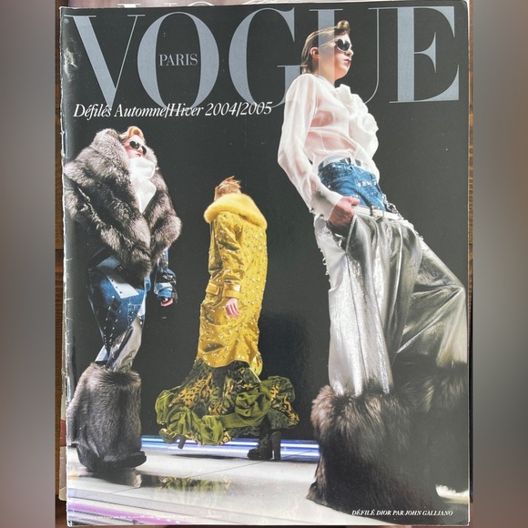 VOGUE Paris supplement 849 August 2004 Defiles Automne/Hiver 2004/2005 - Picture 1 of 1